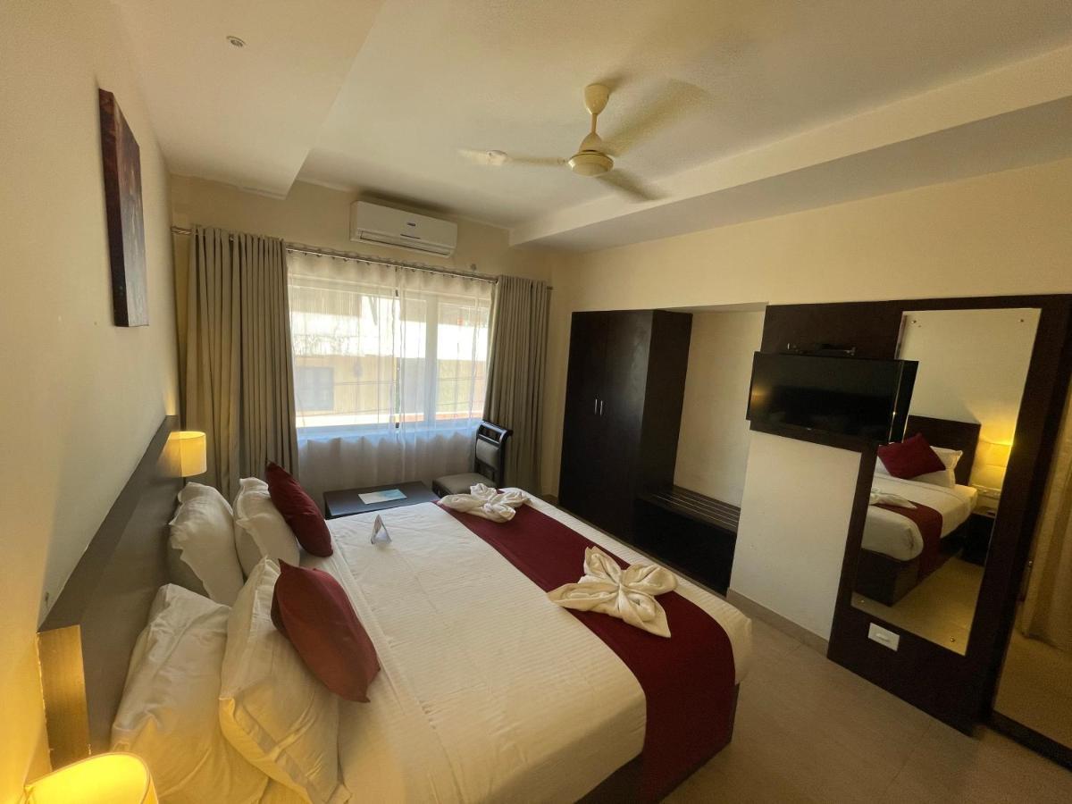 Hotel Yamuna Adur Exterior photo