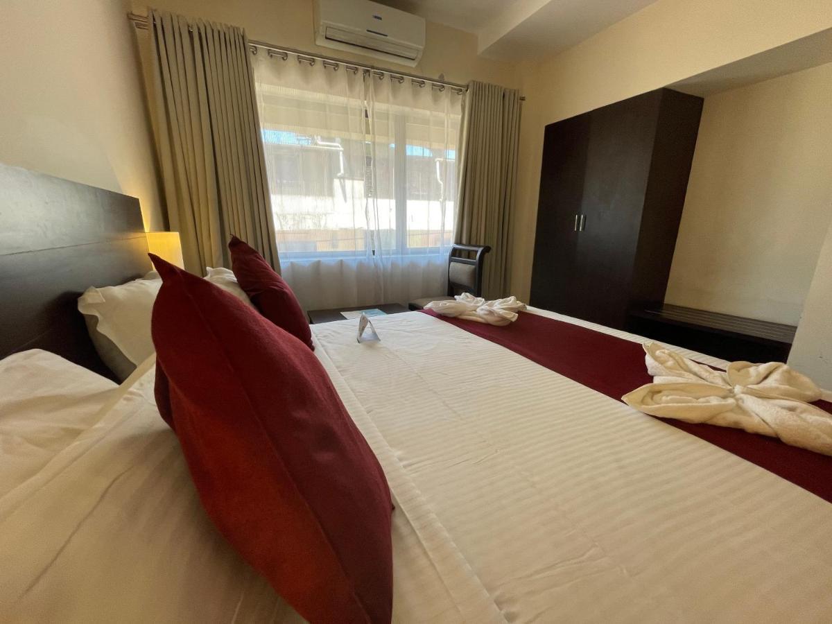 Hotel Yamuna Adur Exterior photo