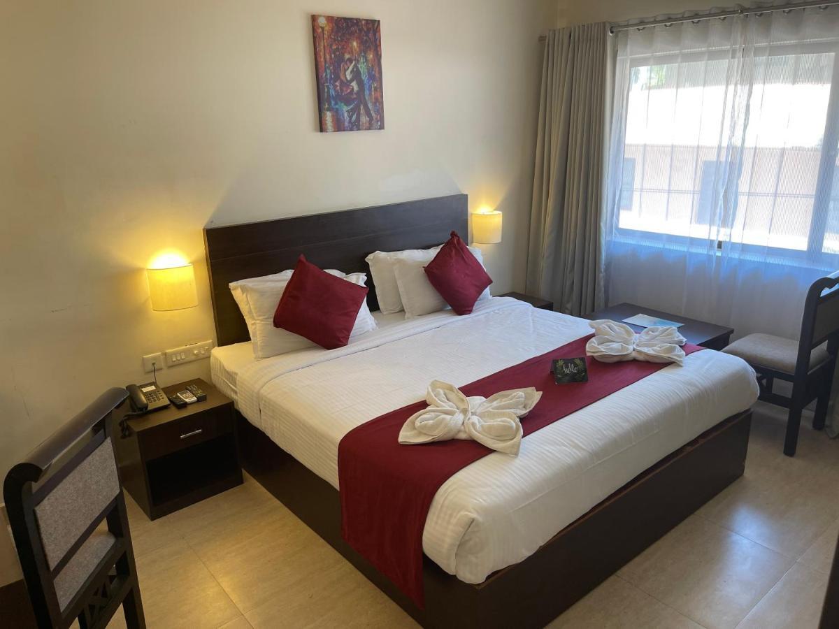 Hotel Yamuna Adur Exterior photo