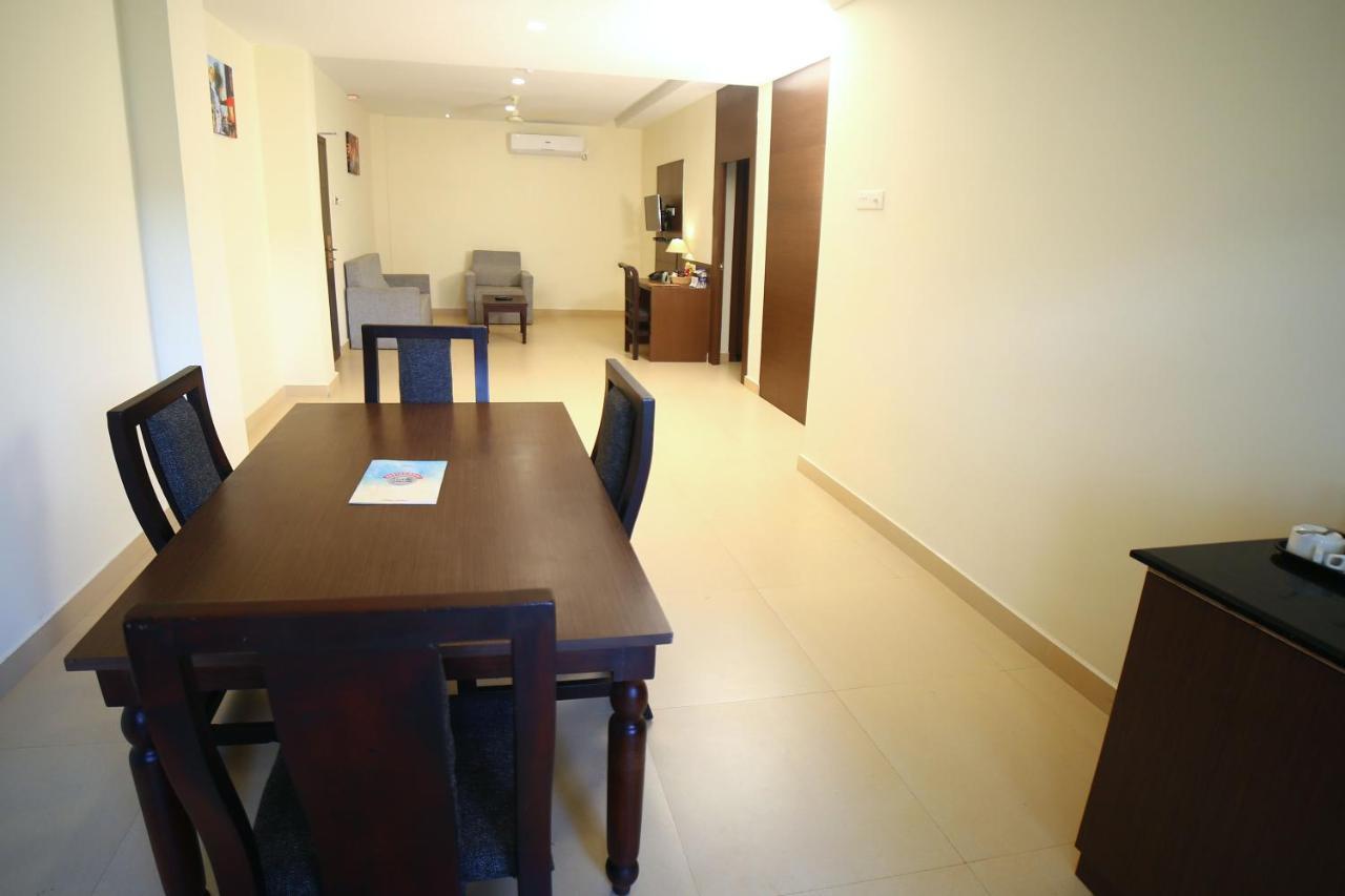 Hotel Yamuna Adur Exterior photo