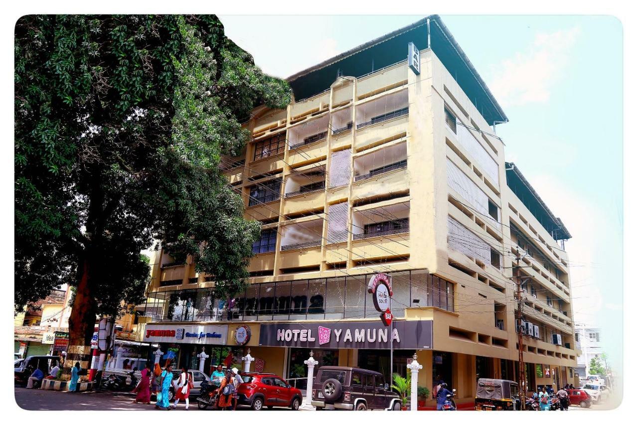 Hotel Yamuna Adur Exterior photo